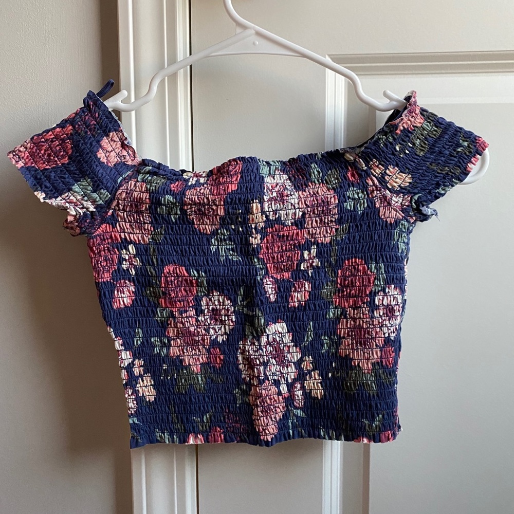 super pretty flower cropped tee from garage